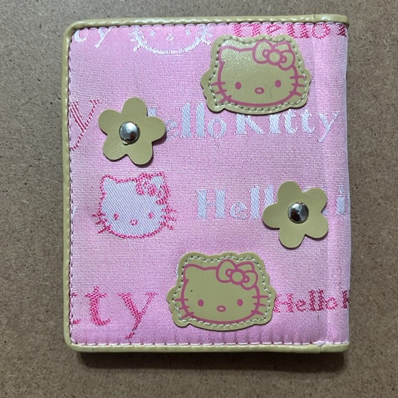 Hello Kitty Bifold Wallet - Picture 3 of 7